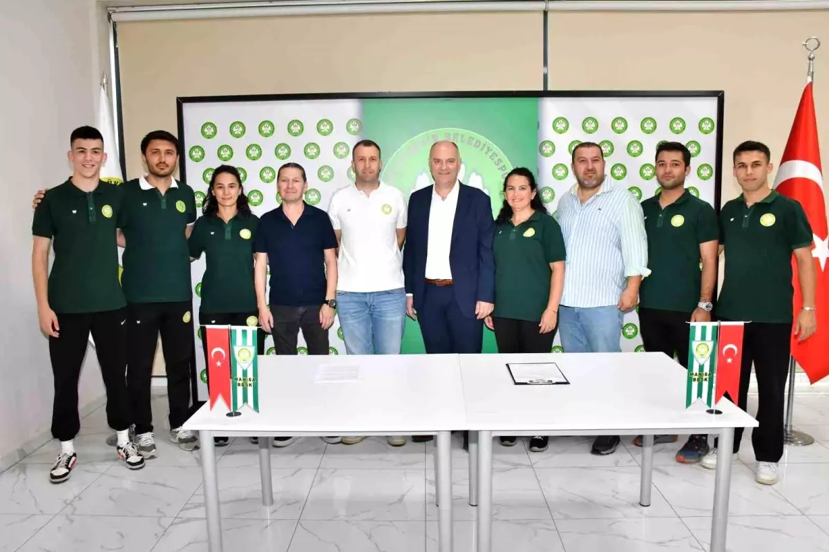 Manisa Büyükşehir Belediyespor Kadın Voleybol Takımı, Baş Antrenör Caner Doğançay ile sözleşme yeniledi