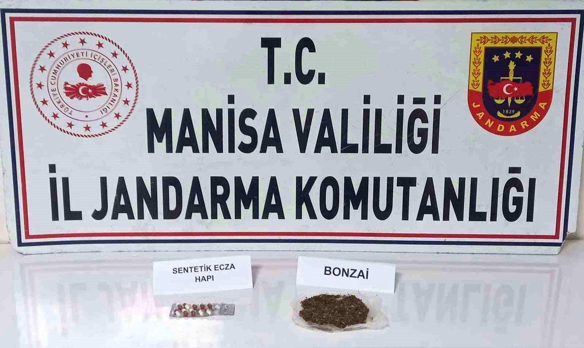 Manisa\'da Uyuşturucu Operasyonu: 24 Gram Bonzai ve 10 Adet Sentetik Ecza Hap Ele Geçirildi