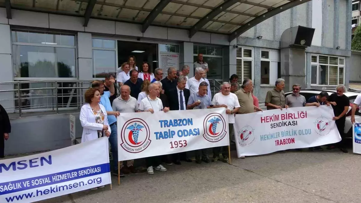 Trabzon\'da Doktor Darp Edildi, Mesai Arkadaşları Şiddet Yasası İstedi