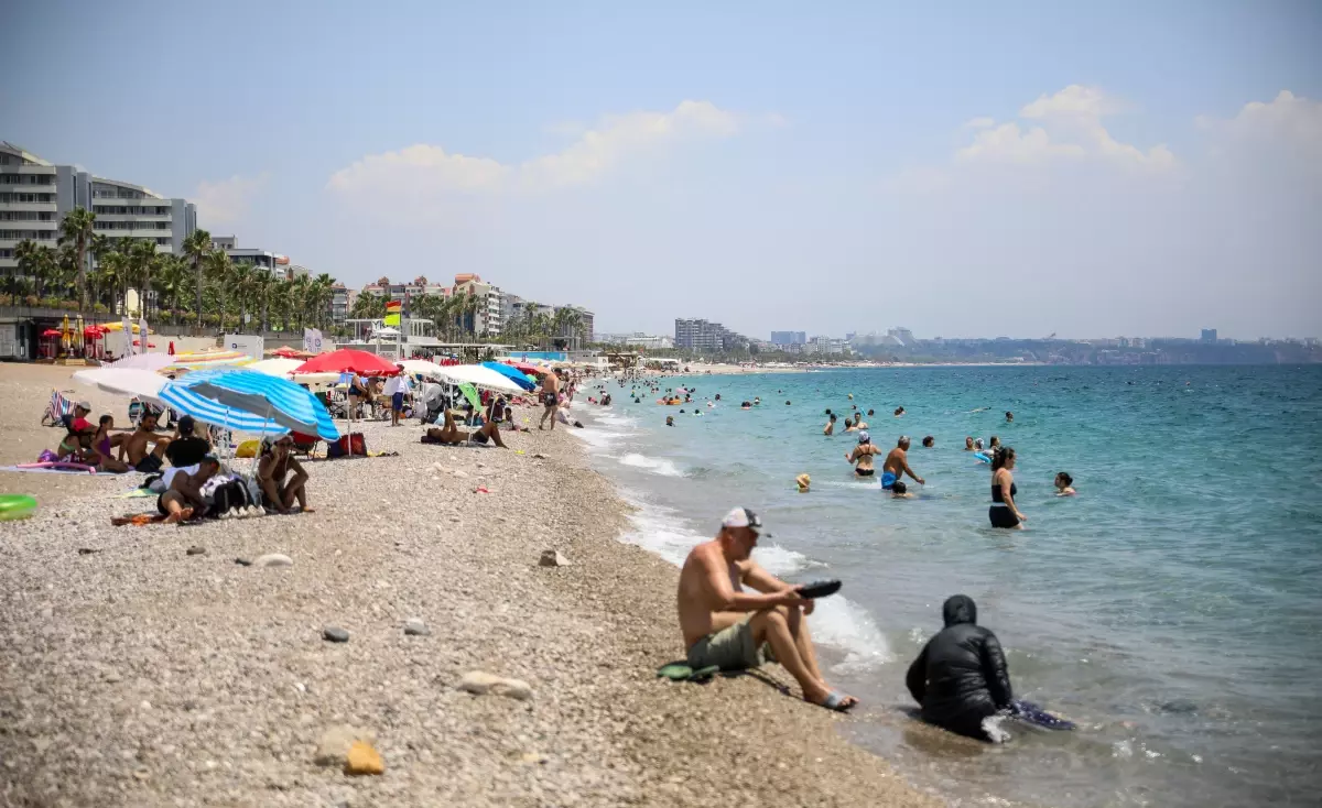 Antalya\'da Sıcaklık Yarından İtibaren Düşecek