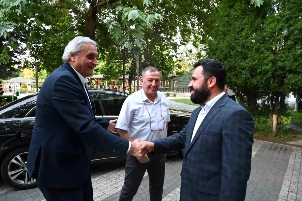 Bozüyük Belediye Başkanı Mehmet Talat Bakkalcıoğlu, Sosyal Yardımlaşma Derneği Etkinliğine Katıldı