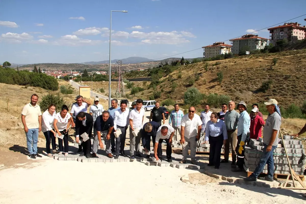 Manisa Büyükşehir Belediye Başkanı Ferdi Zeyrek, Kula Belediyesi\'nde Projeleri İnceledi