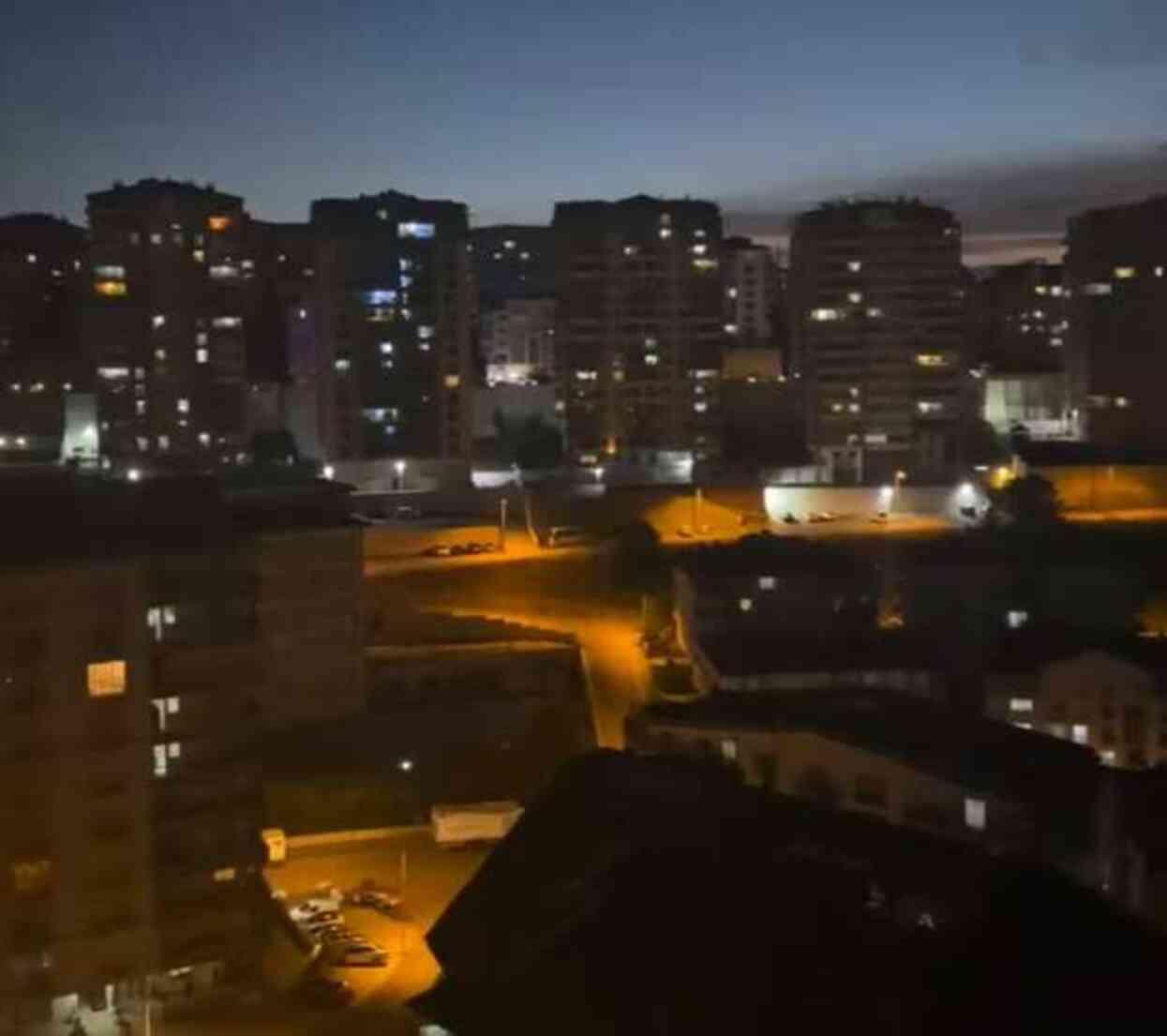 CHP lideri Özel'in, ışık açma-kapatma çağrısı yanıt buldu! Türkiye'nin birçok kentinden görüntüler geldi CHP lideri Özel'in, ışık açma-kapatma çağrısı yanıt buldu! Türkiye'nin birçok kentinden görüntüler geldi