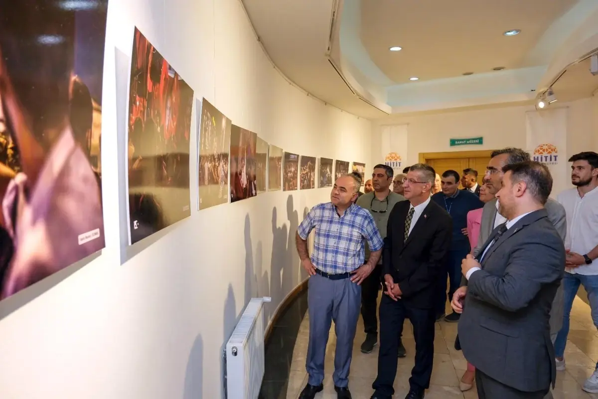 Çorum\'da 15 Temmuz Demokrasi ve Milli Birlik Günü etkinlikleri kapsamında \'Milletin Zaferi\' adlı fotoğraf sergisi açıldı