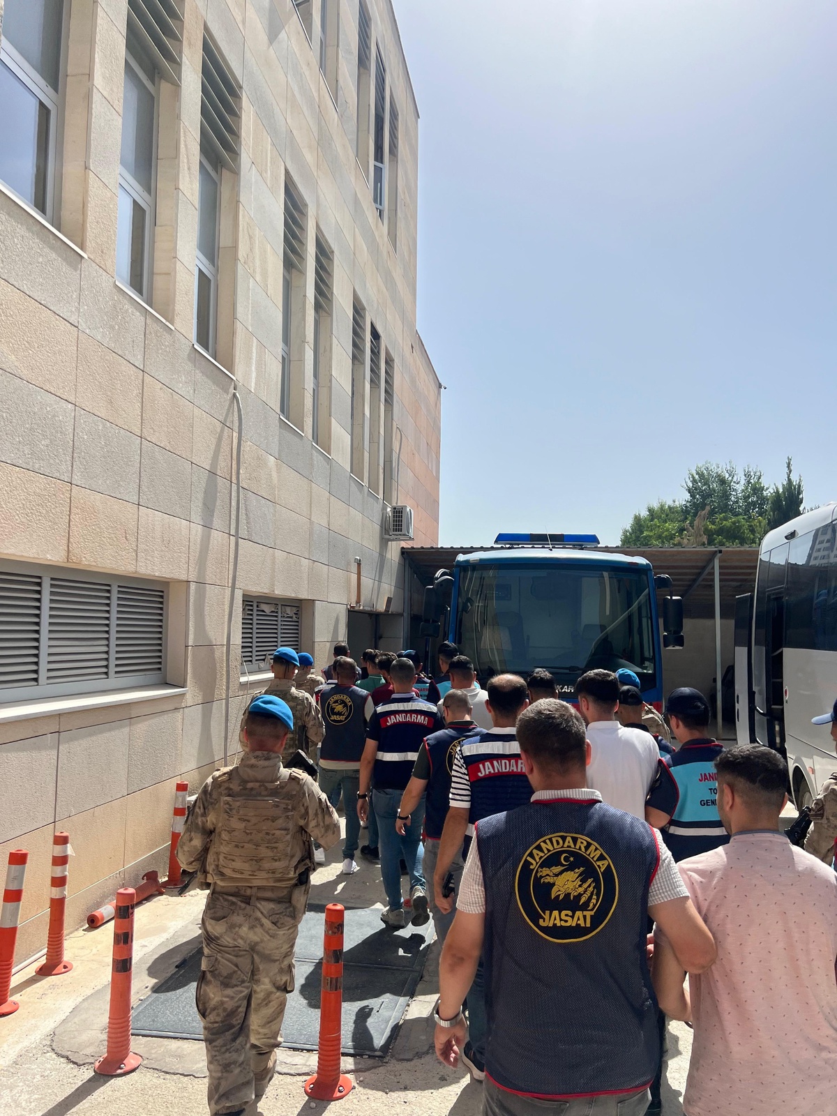 Evde Sabun Paketleme İşi Vaadiyle Dolandırıcılık Yapan 11 Şüpheli Yakalandı