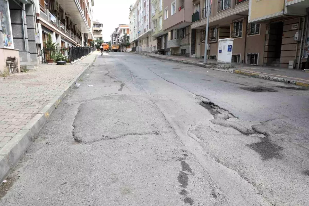 Eyüpsultan Belediyesi Cadde ve Sokaklarda Bakım ve Onarım Çalışmalarına Devam Ediyor