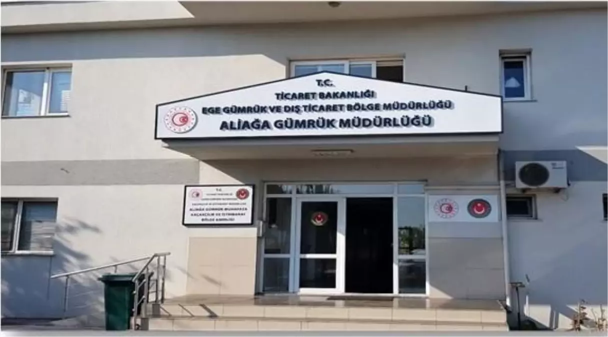 İzmir\'de Aliağa Gümrüğü ve gümrük müşavirliklerine yönelik yolsuzluk operasyonunda 77 kişi gözaltına alındı