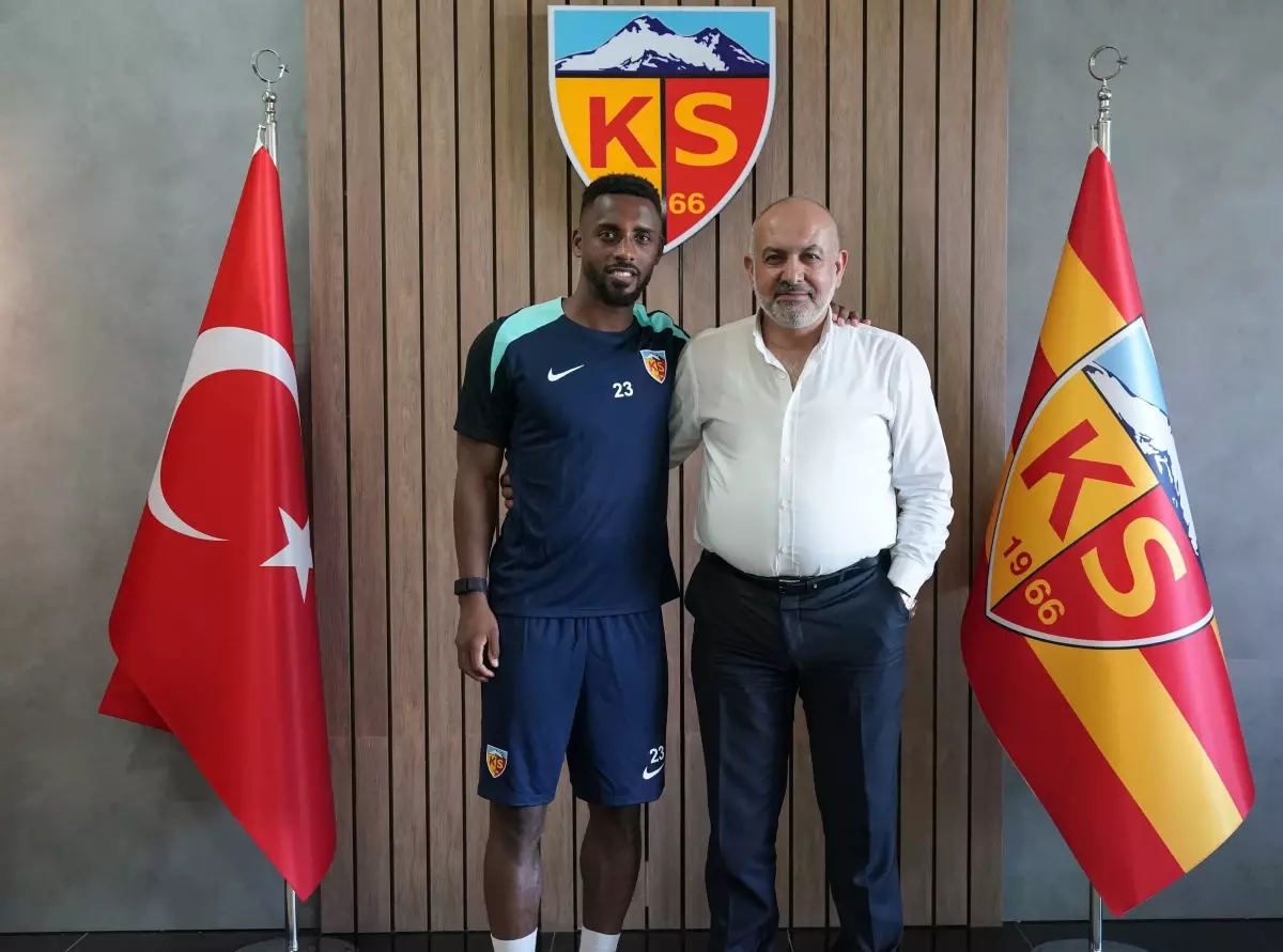 Kayserispor, Carole ve Bahoken ile sözleşme yeniledi