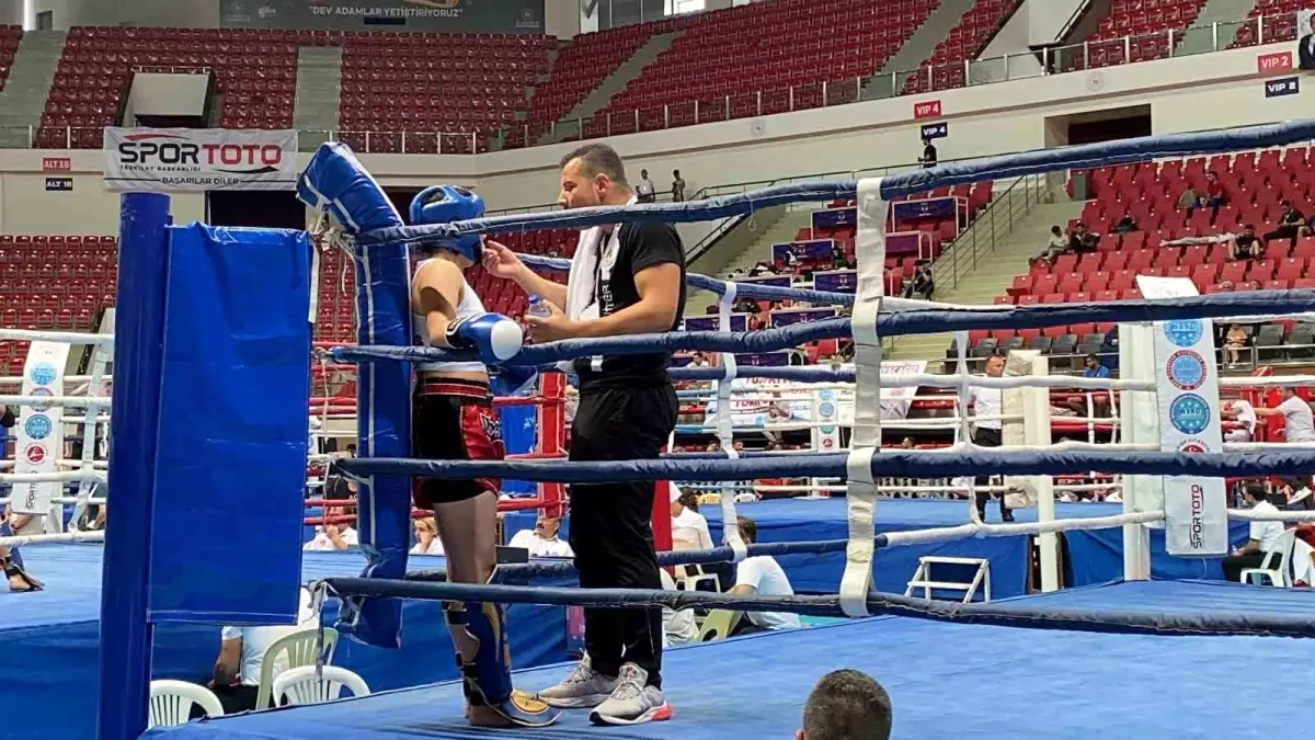 Kemer Belediyesi Kick Boks Takımı Türkiye Kick Boks Turnuvası\'nda Başarılı