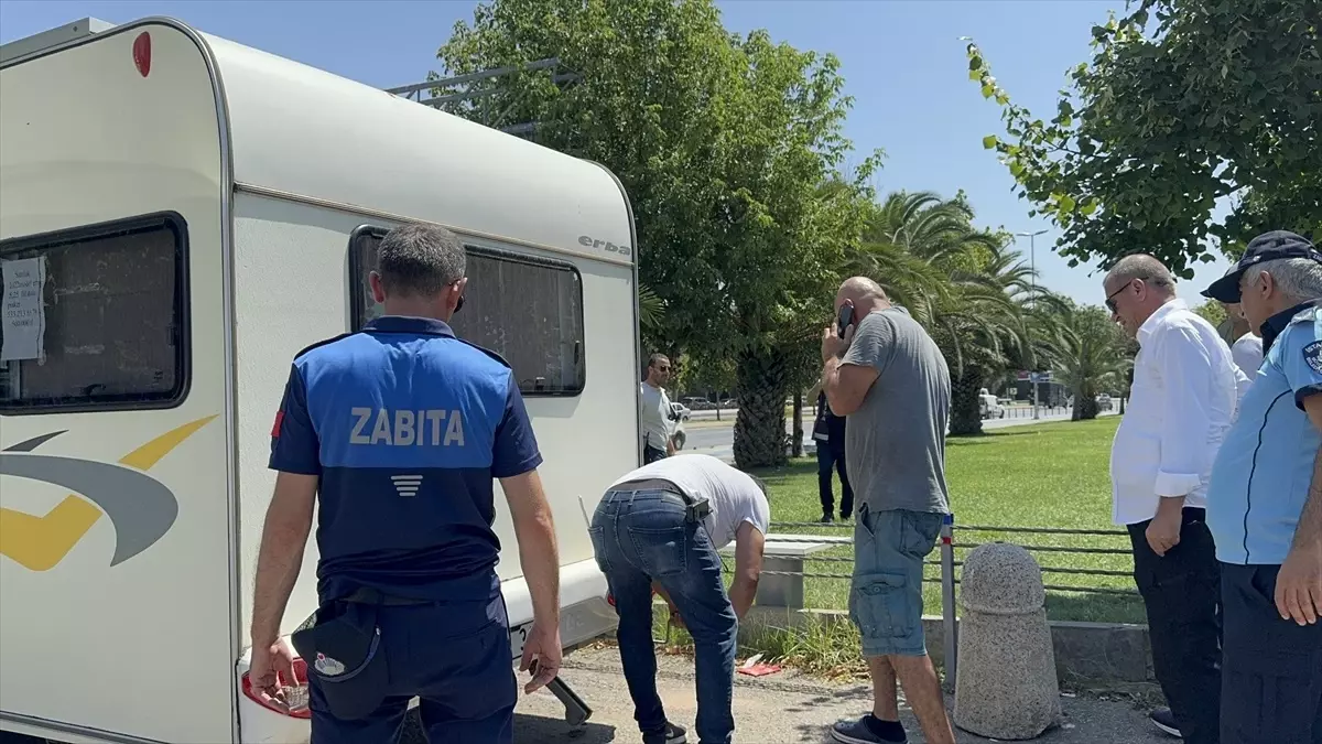 Maltepe Sahiline Bırakılan Karavanlar Kaldırıldı