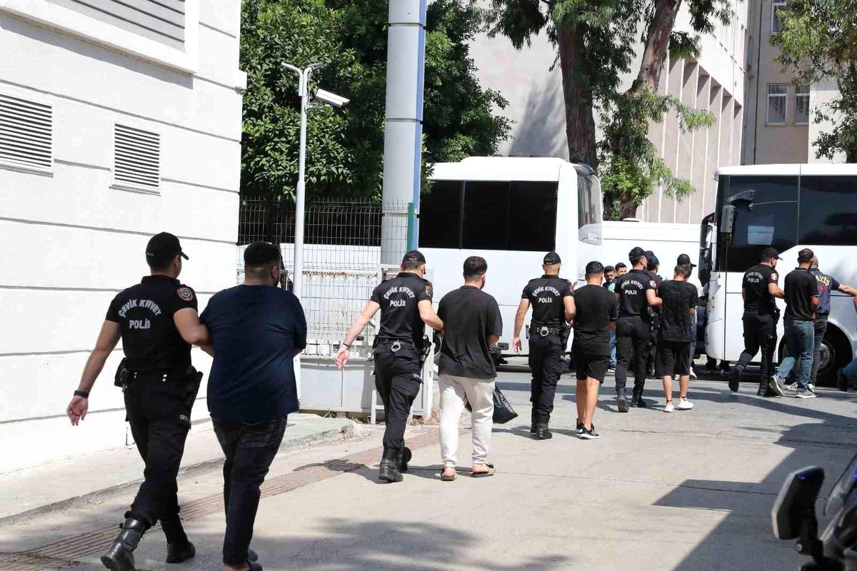 Mersin\'de düzenlenen dolandırıcılık operasyonunda 32 kişi tutuklandı