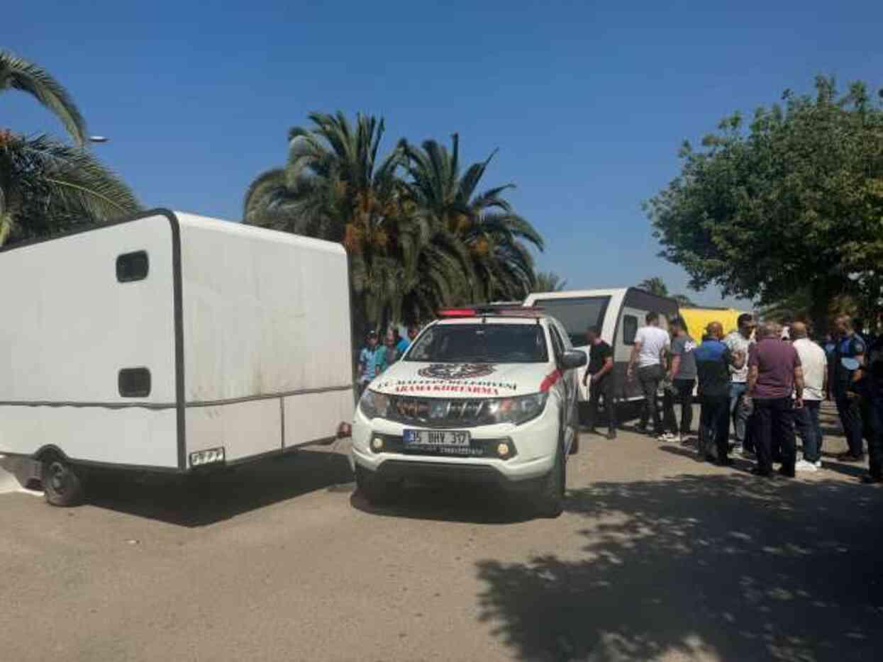 Tebligat gönderilmişti! Maltepe Sahili'ndeki karavanlar Yediemin Otoparkına çekildi