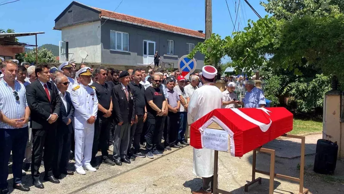 Çanakkale\'de trafik kazasında hayatını kaybeden Kıbrıs Gazisi toprağa verildi