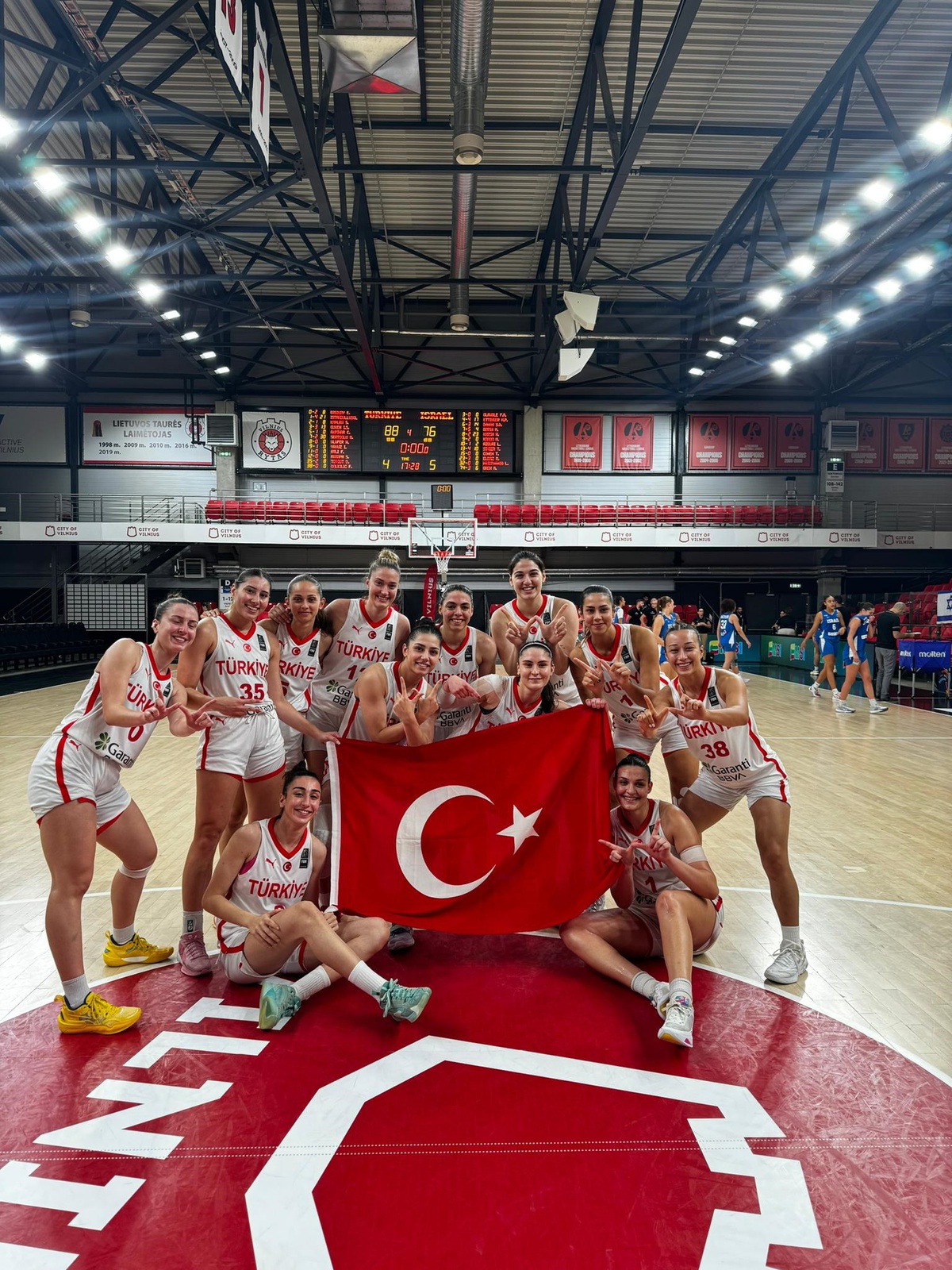 20 Yaş Altı Kadın Milli Basketbol Takımı İsrail\'i Geçerek Çeyrek Finale Yükseldi