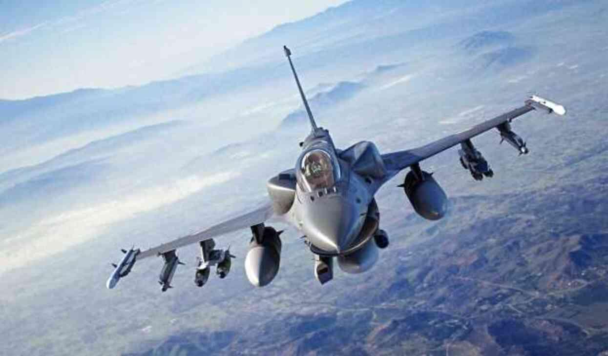 ABD, Danimarka ve Hollanda Ukrayna'ya F-16 Savaş Uçakları Transfer Edecek