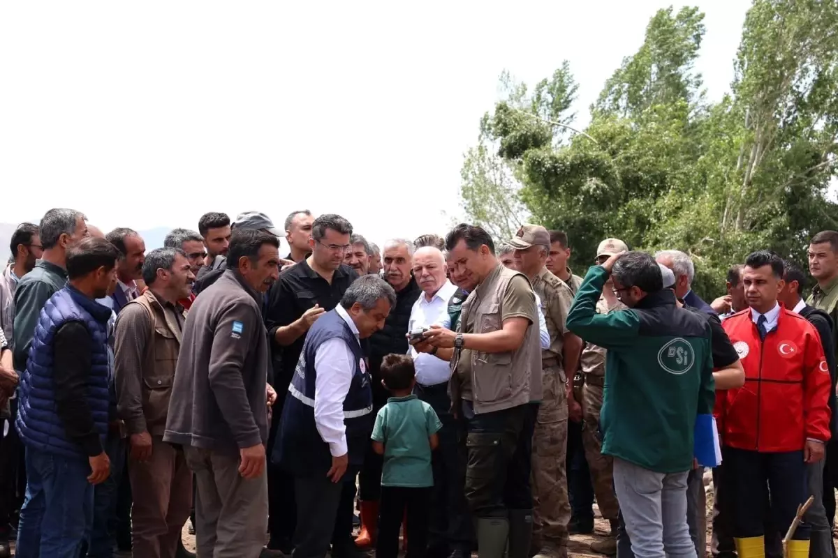 AFAD Başkanı Okay Memiş, Erzurum\'da sel felaketinin ardından zarar gören mahalleleri inceledi