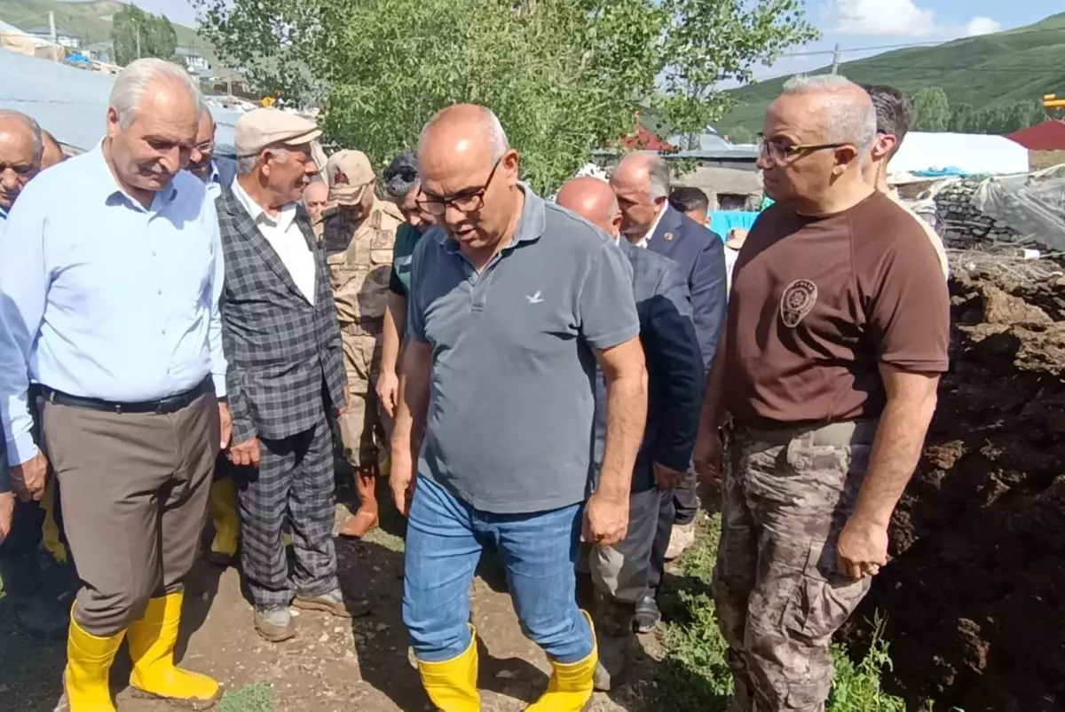 Ağrı Valisi Mustafa Koç, selin vurduğu köylerde inceleme yaptı