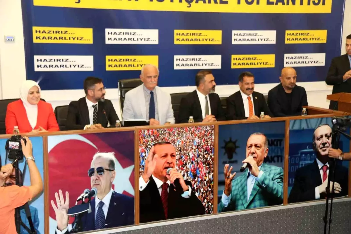 AK Parti Yerel Yönetimlerden Sorumlu Genel Başkan Yardımcısı Yusuf Ziya Yılmaz Bitlis\'te Partililerle Buluştu