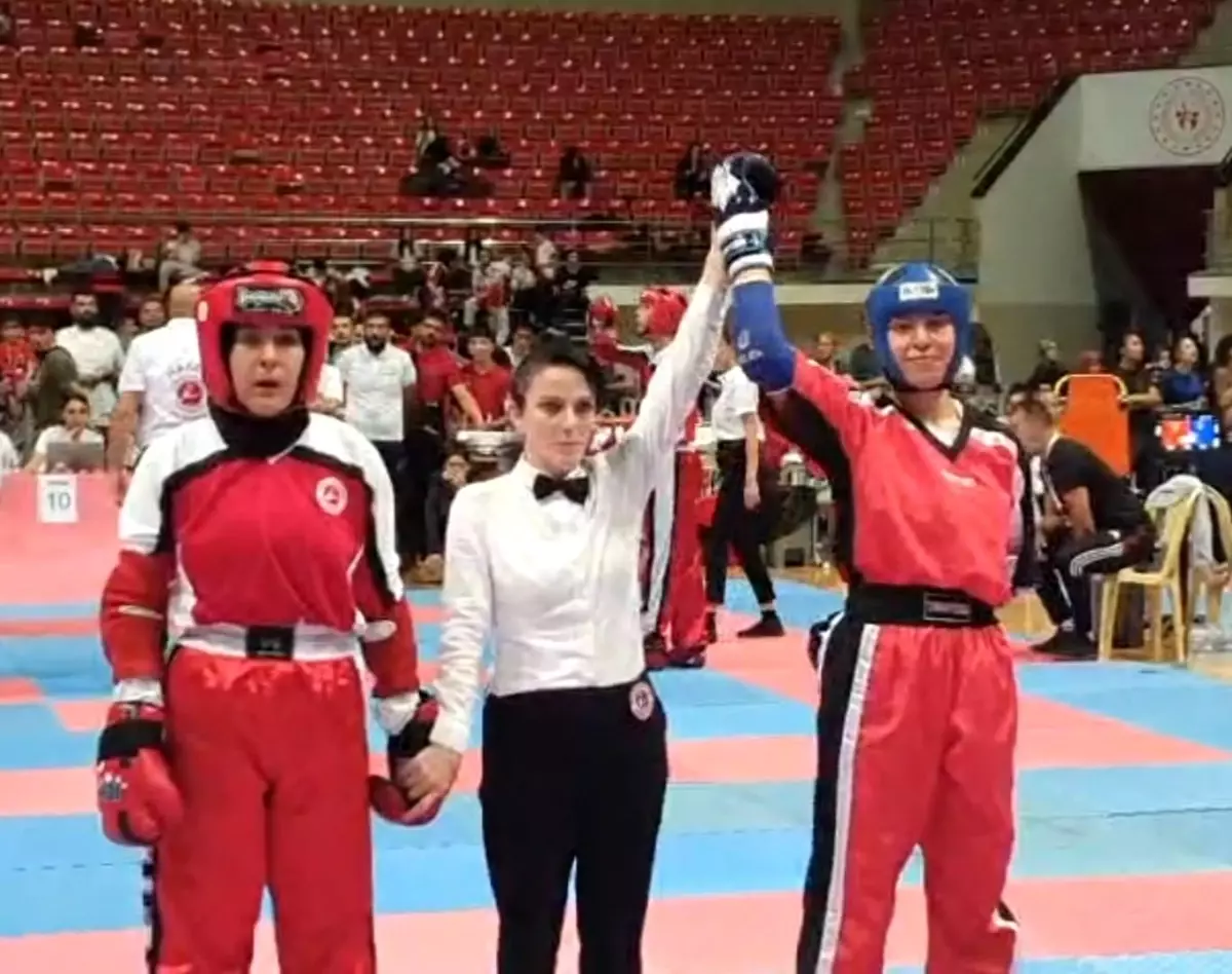 Aydınlı Kick Boksçu Şevval Çelik, Konya\'da 1 altın 1 gümüş madalya kazandı