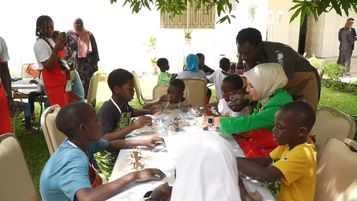 Bakan Göktaş, Senegal\'de yetim çocuklarla çömlek atölyesine katıldı