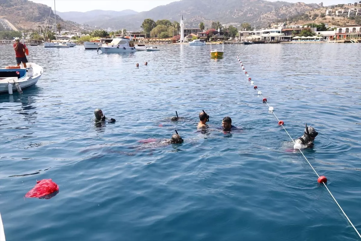 Bodrum\'da Dalgıçlar Tarafından Deniz Dibinden 213 Kilogram Atık Çıkarıldı