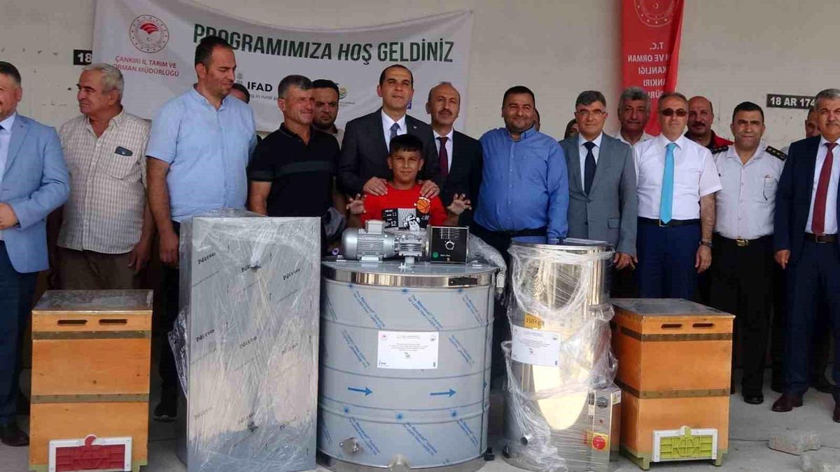 Çankırı\'da Arıcılara Yüzde 70 Hibeli Ekipman Dağıtıldı