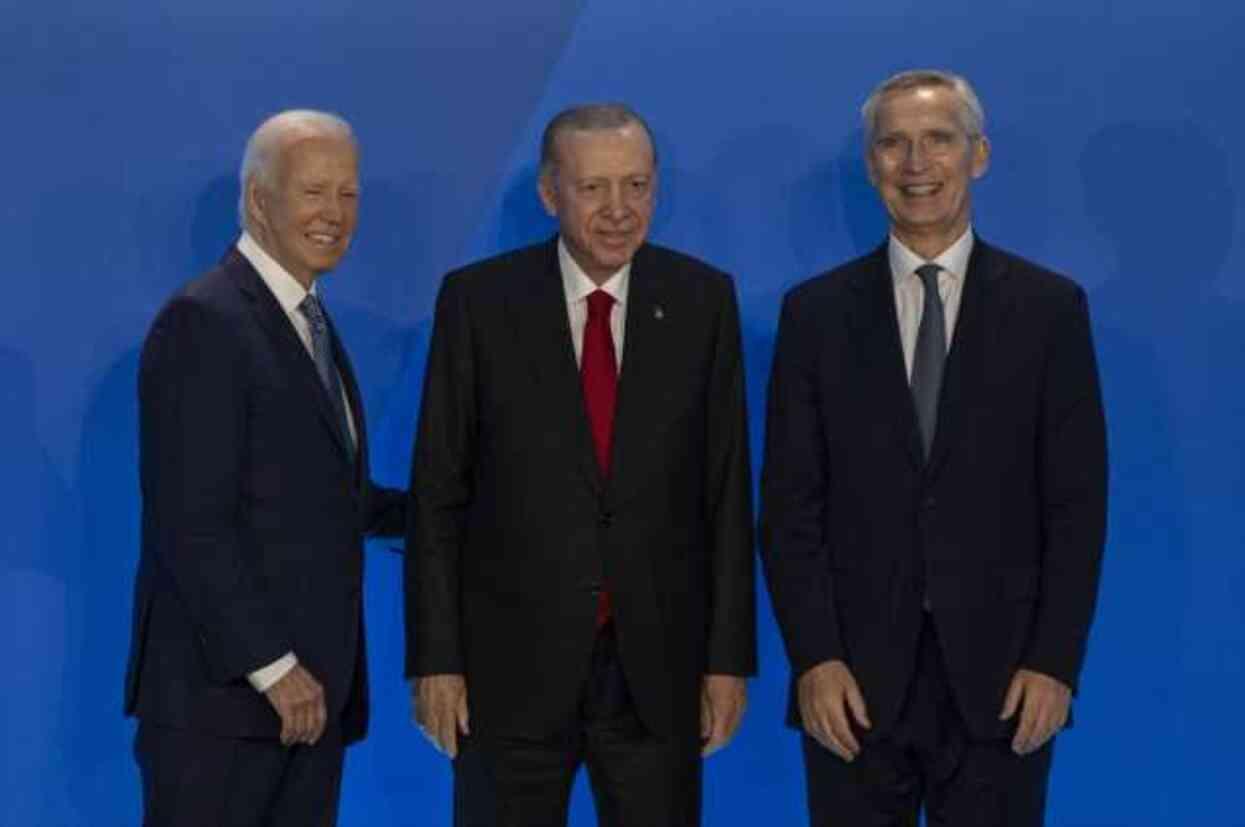 Erdoğan ve Biden'dan ayaküstü sohbet! NATO zirvesinde aile fotoğrafı