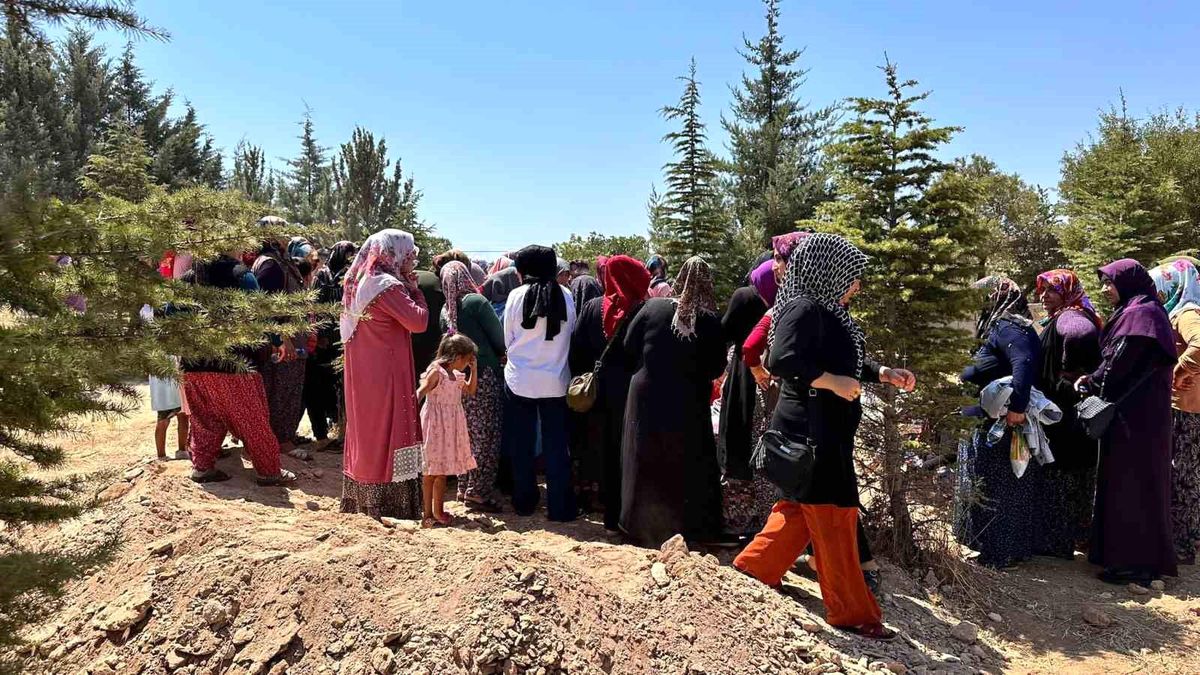 Gaziantep\'te Gölette Boğulan 2\'si Kardeş 3 Çobanın Cenazesi Defnedildi