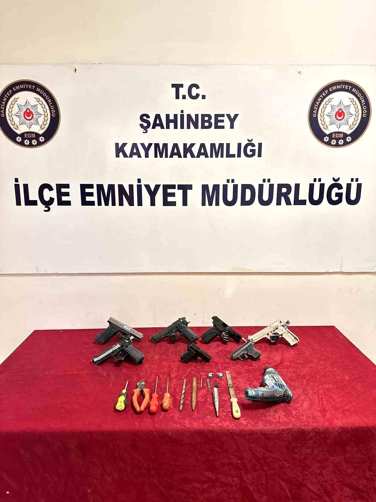 Gaziantep\'te Kaçakçılık Operasyonunda 4 Şüpheli Yakalandı