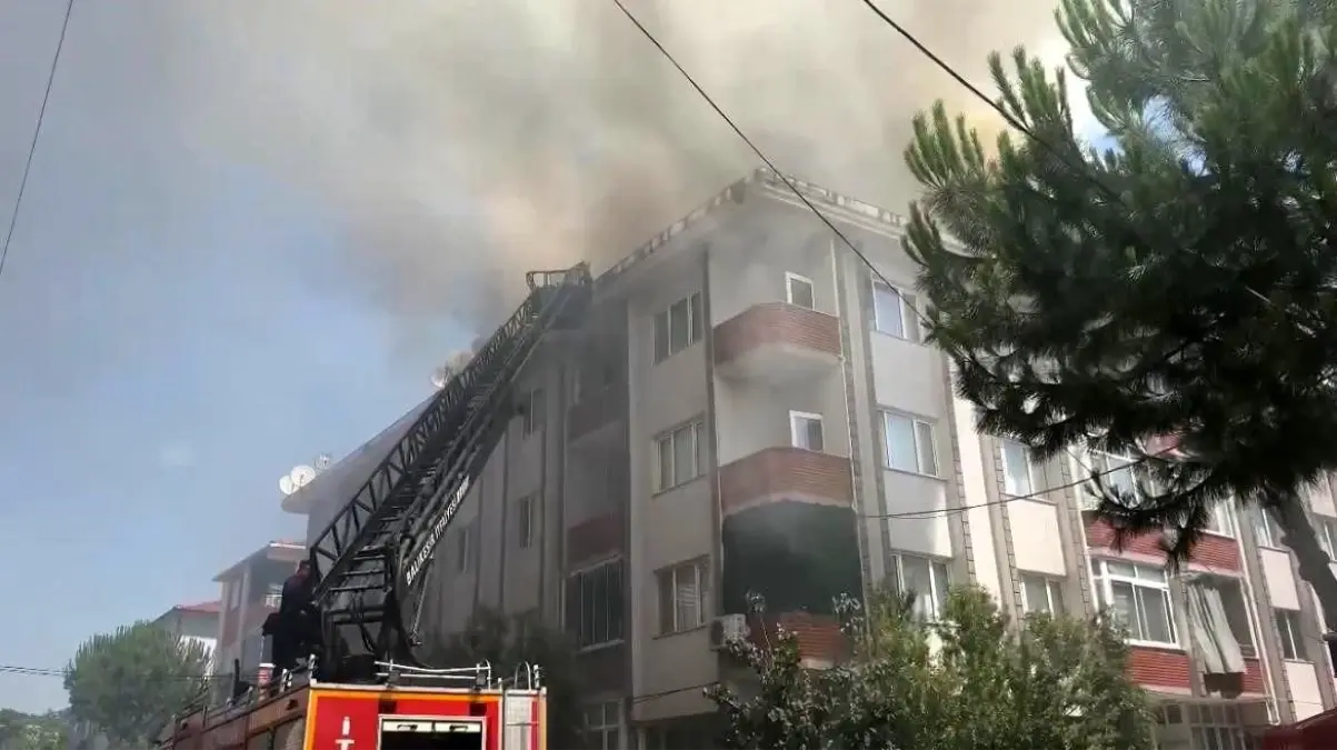 Balıkesir Gönen\'deki Apartmanda Çıkan Yangın Büyük Maddi Hasara Yol Açtı