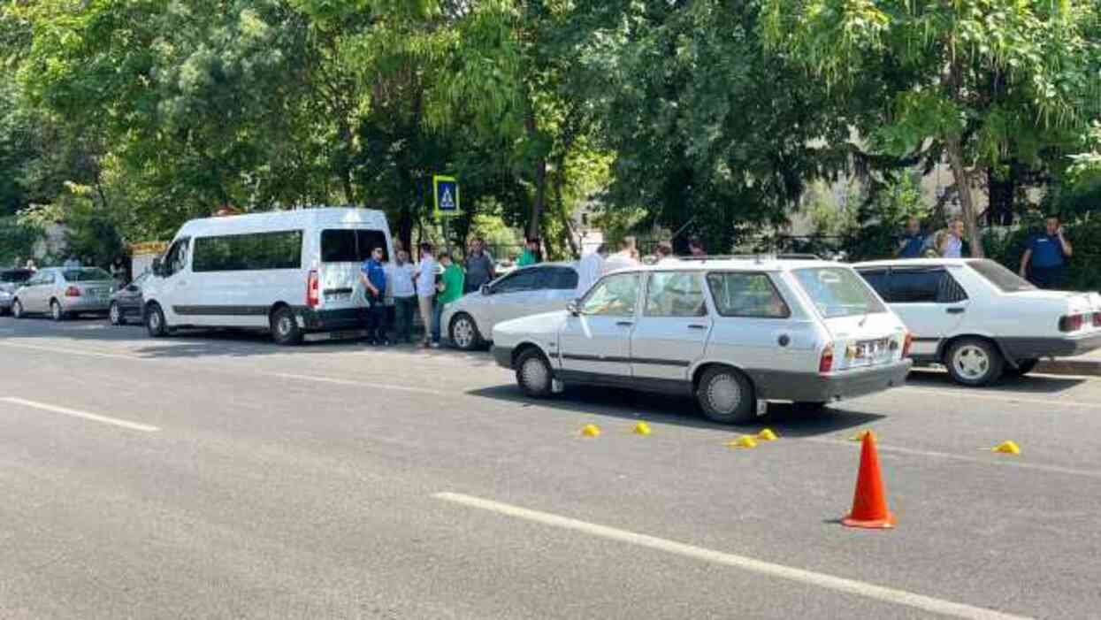 Husumetli akrabalar trafikte karşılaştı! Gözünü kırpmadan kurşun yağdırdı