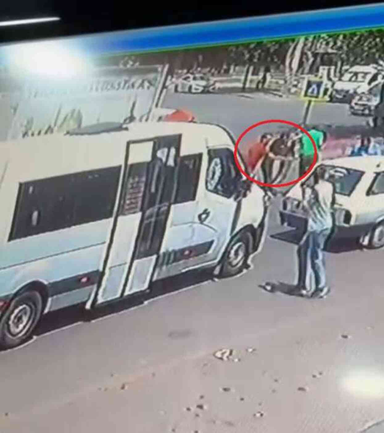 Husumetli akrabalar trafikte karşılaştı! Gözünü kırpmadan kurşun yağdırdı