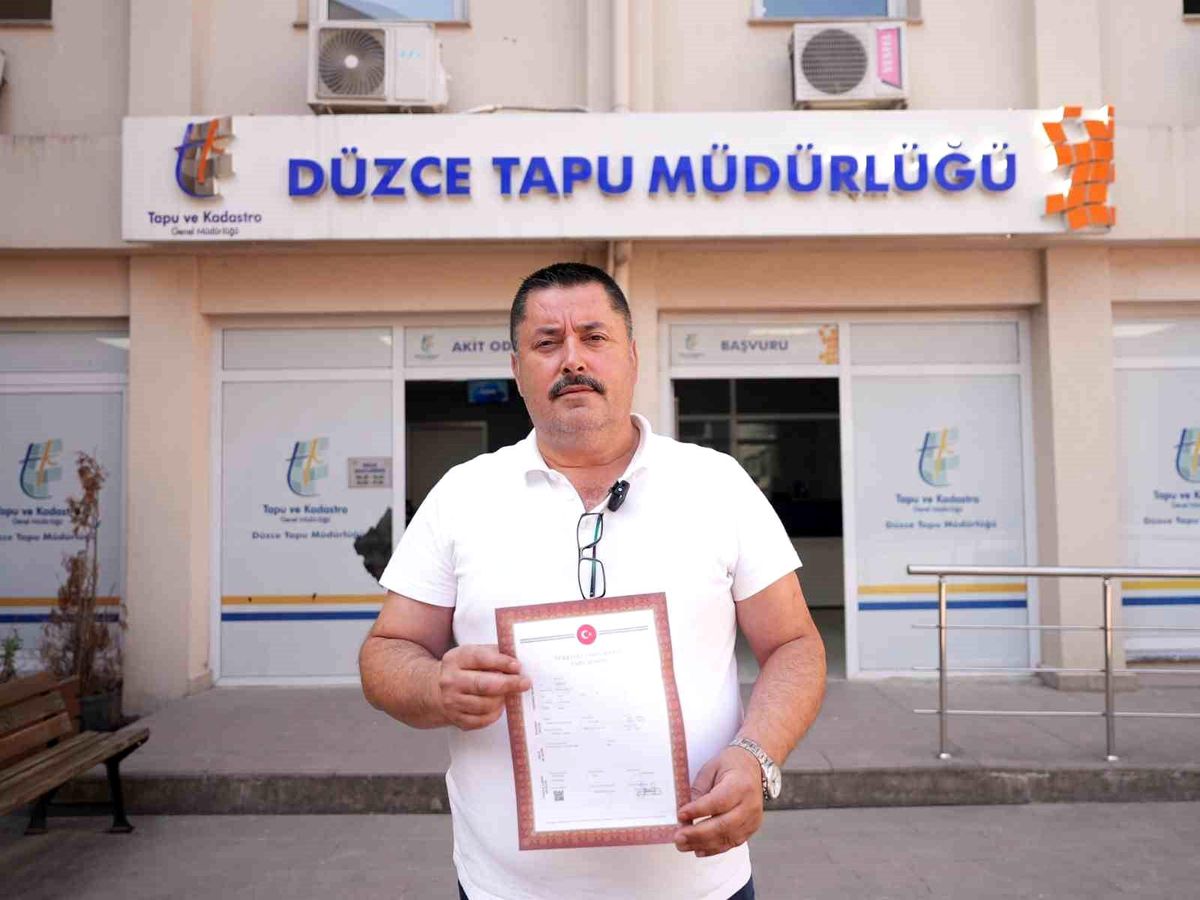Düzce Belediyesi Modern Sanayi Sitesi\'nde Esnaflara Tapuları Teslim Ediyor