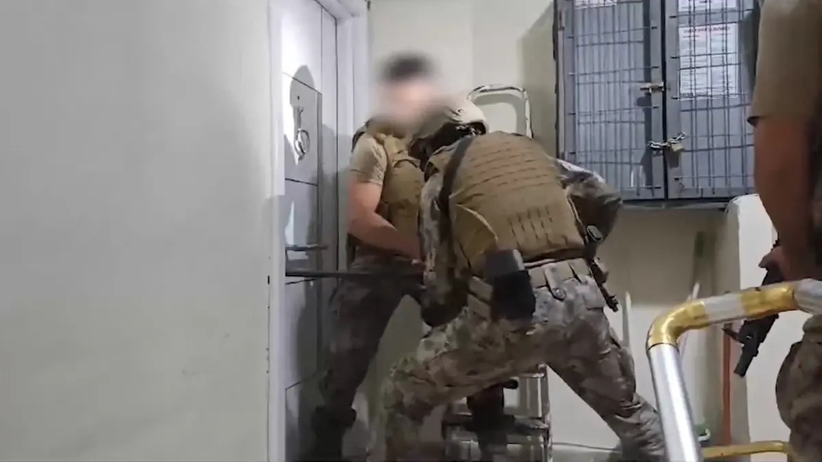 İstanbul\'da \'Bayğaralar\' Uyuşturucu Şebekesine Operasyon: Su Sebilinde Uyuşturucu Madde Bulundu