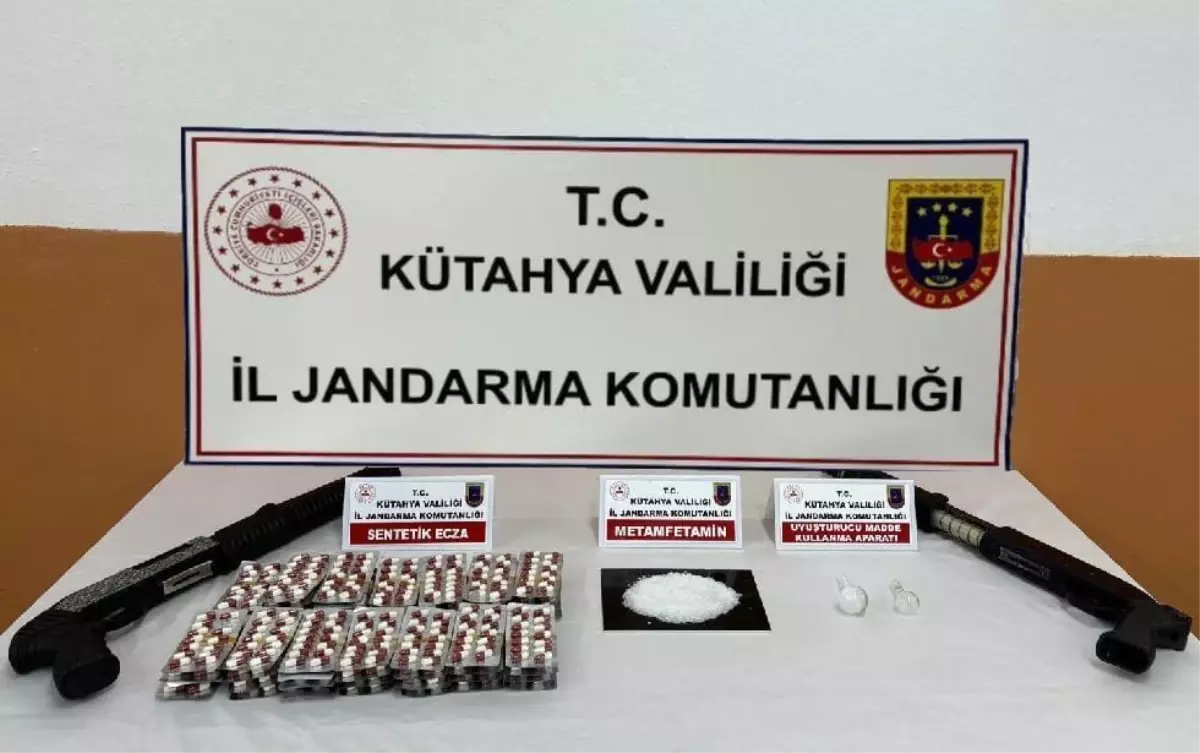 Kütahya\'da Uyuşturucu ve Silah Operasyonu: 3 Şüpheli Tutuklandı