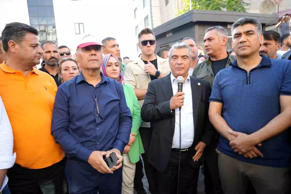 Iğdır\'da işçi eylemine AK Parti Milletvekili destek verdi