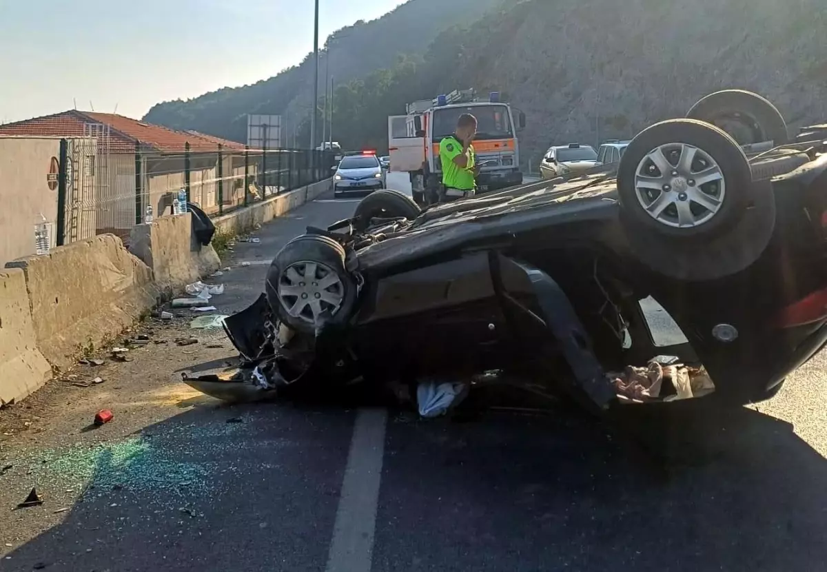 Zonguldak\'ta Otomobil Takla Attı: 1\'i Çocuk 4 Kişi Yaralandı