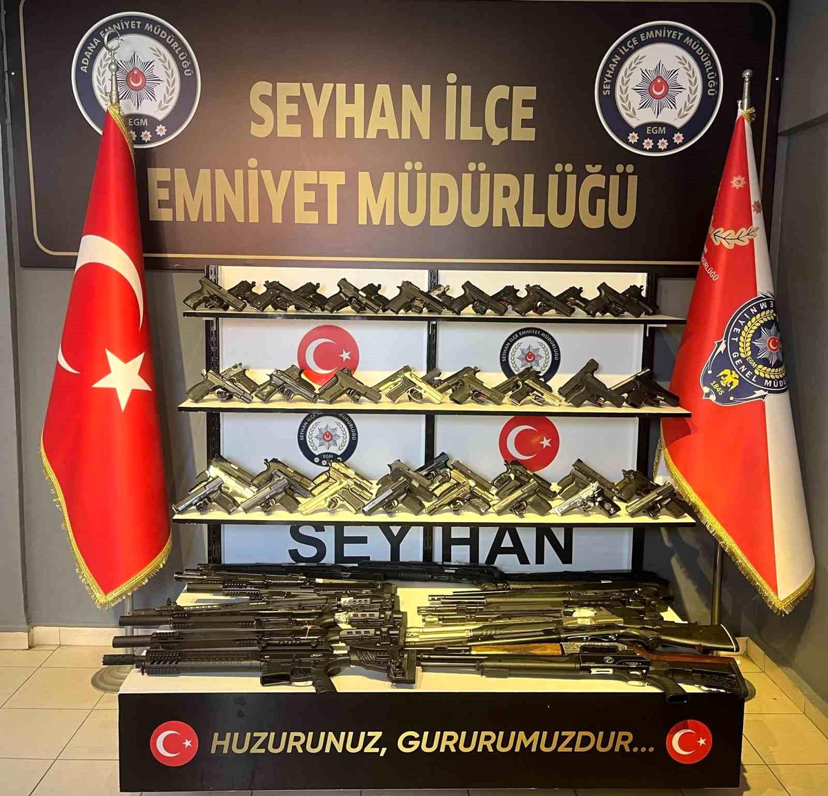 Adana\'da Polisler Rekor Kırdı: Bir Haftada 65 Ruhsatsız Tabanca Ele Geçirildi