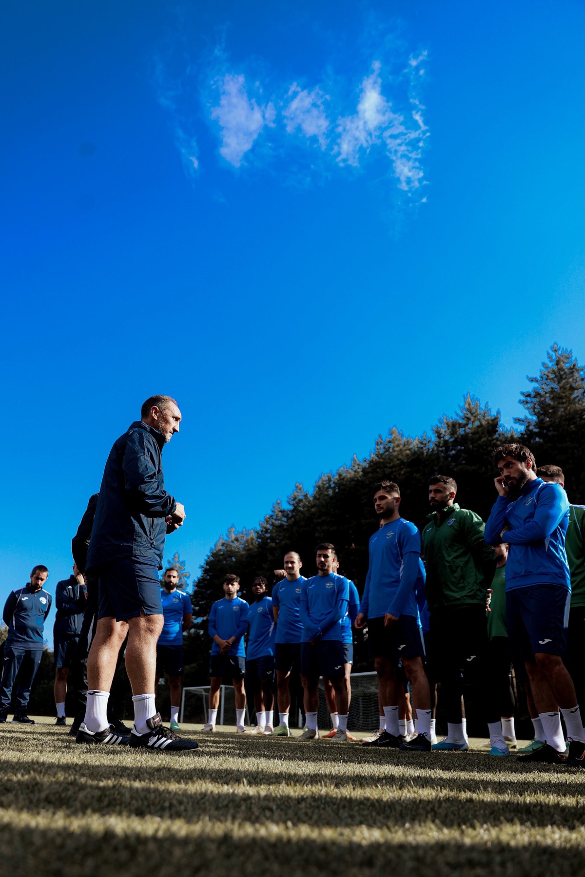 Adana Demirspor\'un yeni teknik direktörü Michael Valkanis: \'Gurur duyacağı bir takım oluşturmak istiyoruz\'