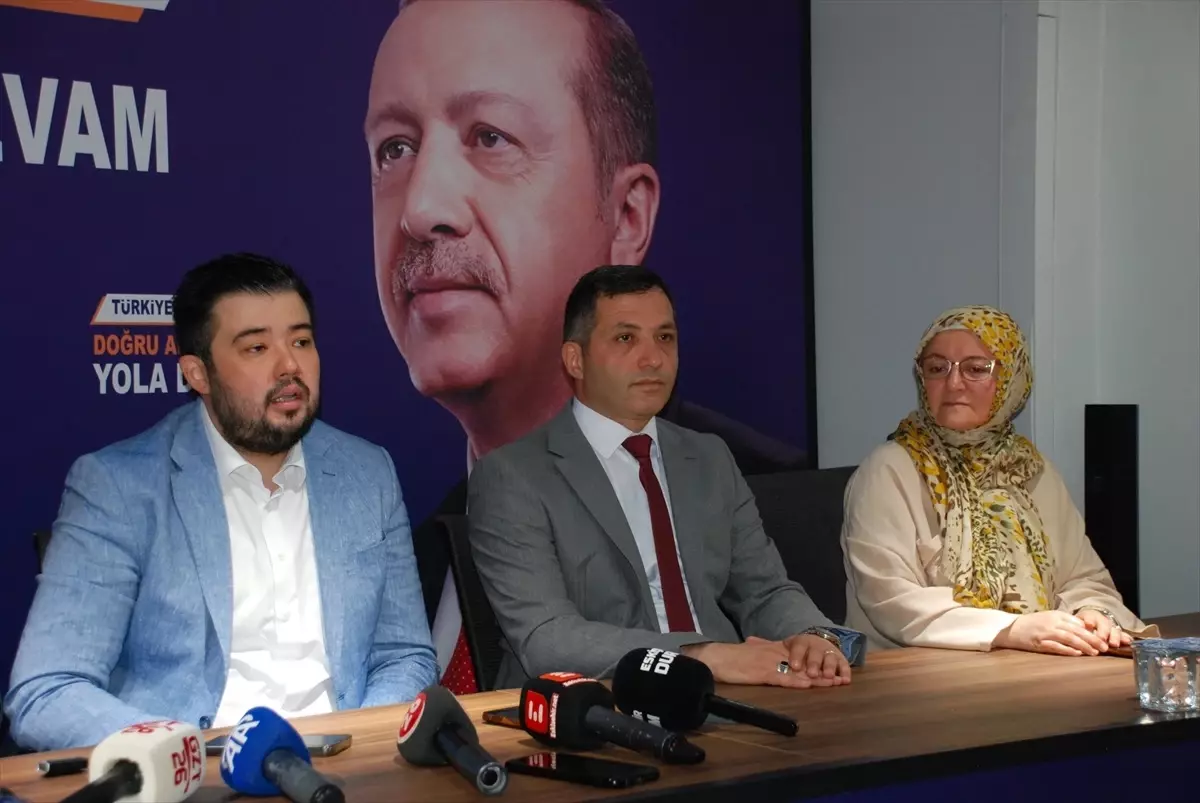 AK Parti Eskişehir Odunpazarı İlçe Teşkilat Başkanı Ümit Sezer Görevini Engin Vural\'a Devretti