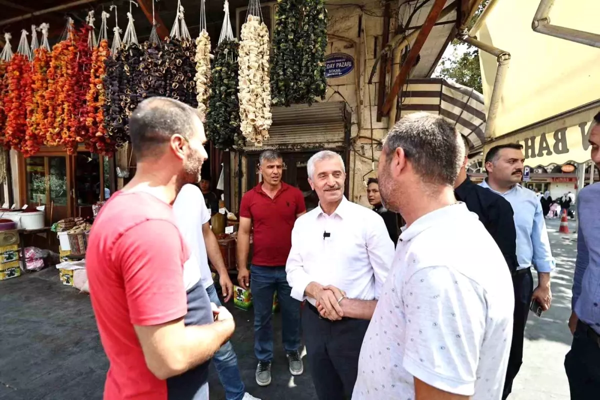 Şahinbey Belediye Başkanı Mehmet Tahmazoğlu, Şahinbey İlçesi\'ndeki esnaf ve vatandaşlarla bir araya geldi