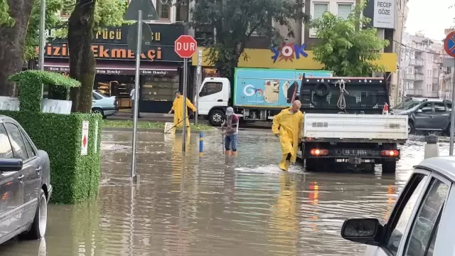 Bursa'da Sağanak Yaşamı Olumsuz Etkiledi