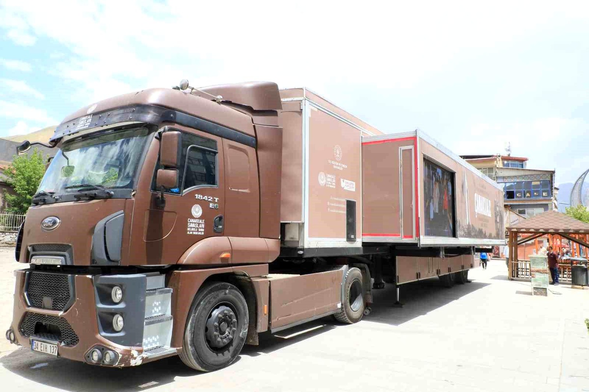 Çanakkale Savaşları Mobil Müzesi Hakkari\'de Ziyarete Açıldı