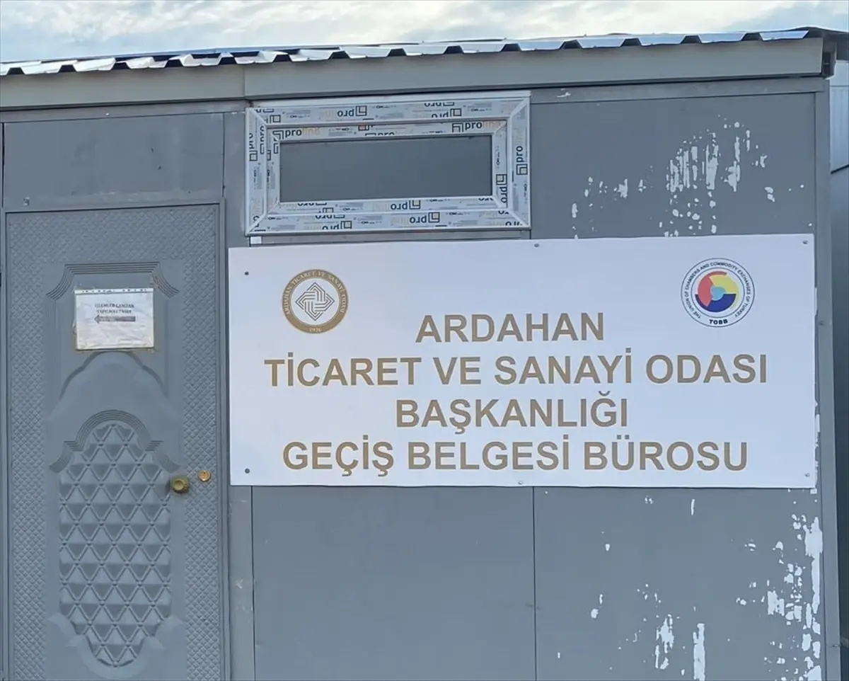 Ardahan\'da sürücüler tır parkında geçiş belgesi alabilecek