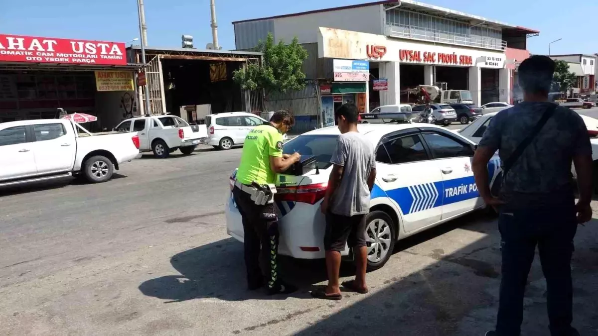 Antalya\'da motosiklet kazasında yaralanan sürücü hastaneye gitmekten vazgeçti