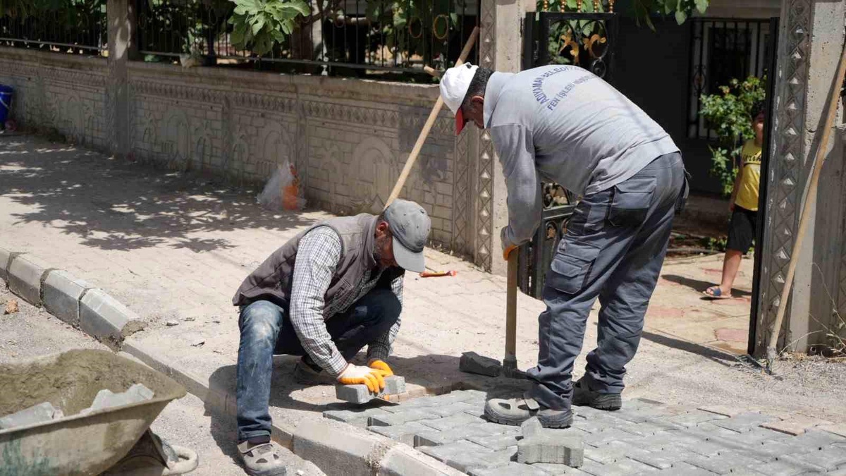 Adıyaman Belediyesi Kaldırım Düzenlemelerine Devam Ediyor