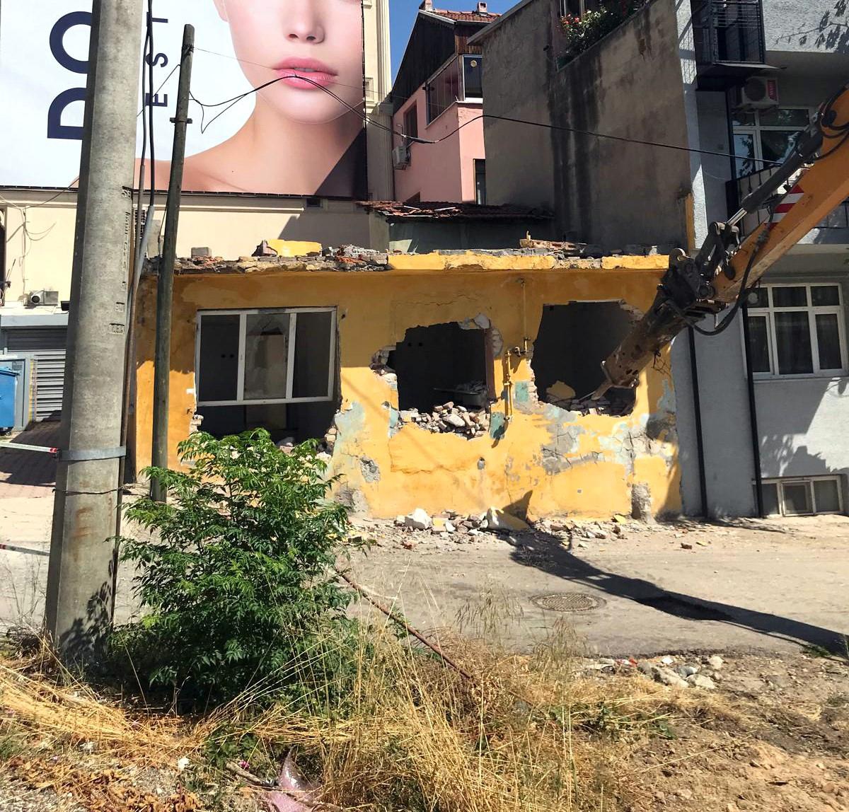 Osmangazi Belediyesi, kaçak gecekonduyu yıktı
