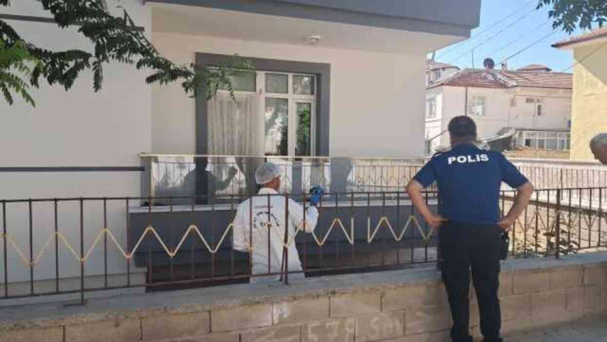 Kapıyı açmayınca balkondan girdi! Eski kız arkadaşını katletti, yanındaki erkeği yaraladı Kapıyı açmayınca balkondan girdi! Eski kız arkadaşını katletti, yanındaki erkeği yaraladı