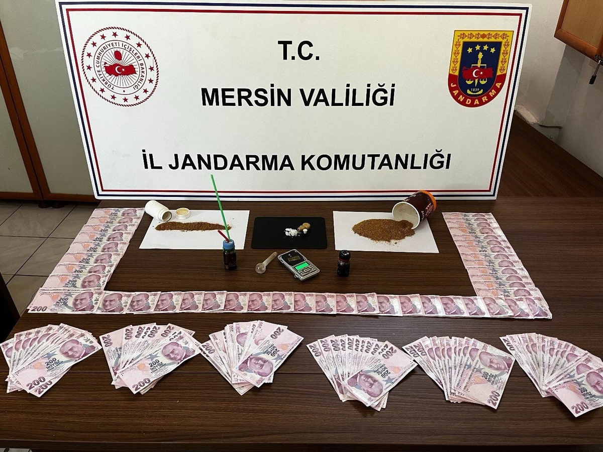 Mersin\'de Uyuşturucu Operasyonu: 4 Gözaltı