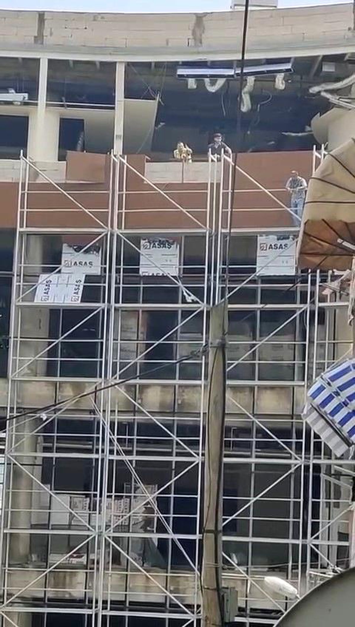 İşçi Parasını Alamayınca İnşaatı Söküp Attı